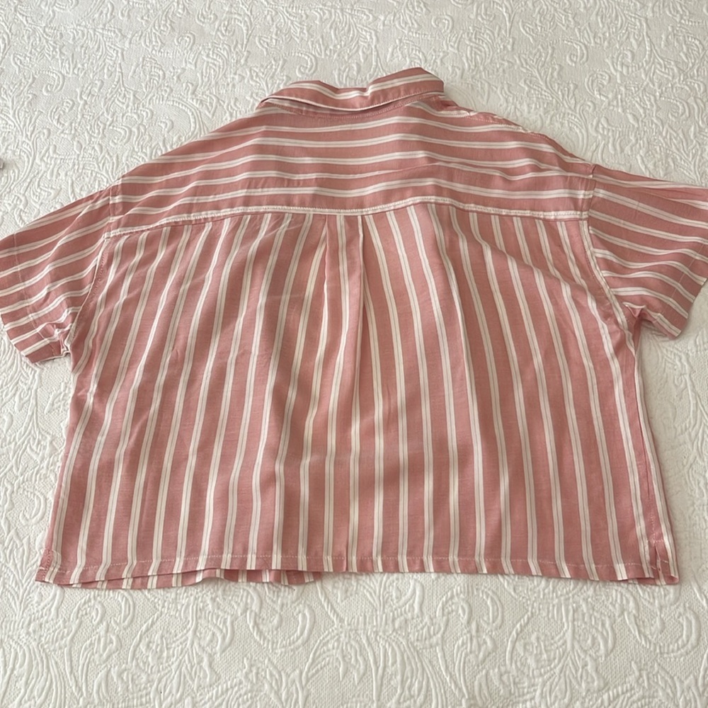 Short blouse by Love Tree in size medium - Picture 2 of 5